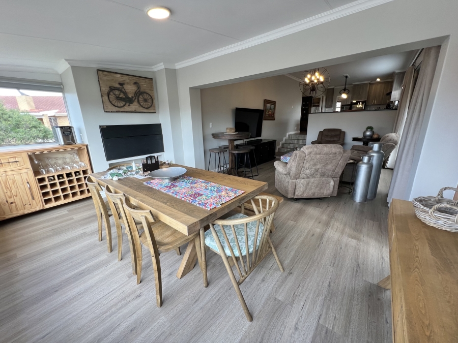 4 Bedroom Property for Sale in Wavecrest Eastern Cape
